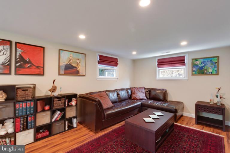 122 West Church Road Sterling, VA 20164 - Photo 4 of 18 Family Room