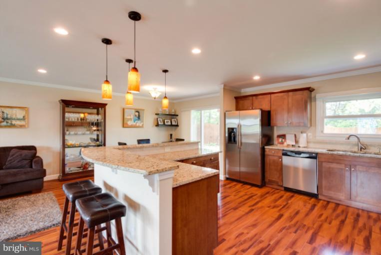 122 West Church Road Sterling, VA 20164 - Photo 10 of 18 Kitchen