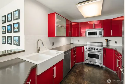 $610,000 | 2040 13th Avenue West, Unit 33, Seattle, WA 98119