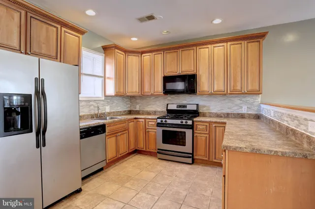 $1,650 | 3706 Harlem Avenue, Baltimore, MD 21229