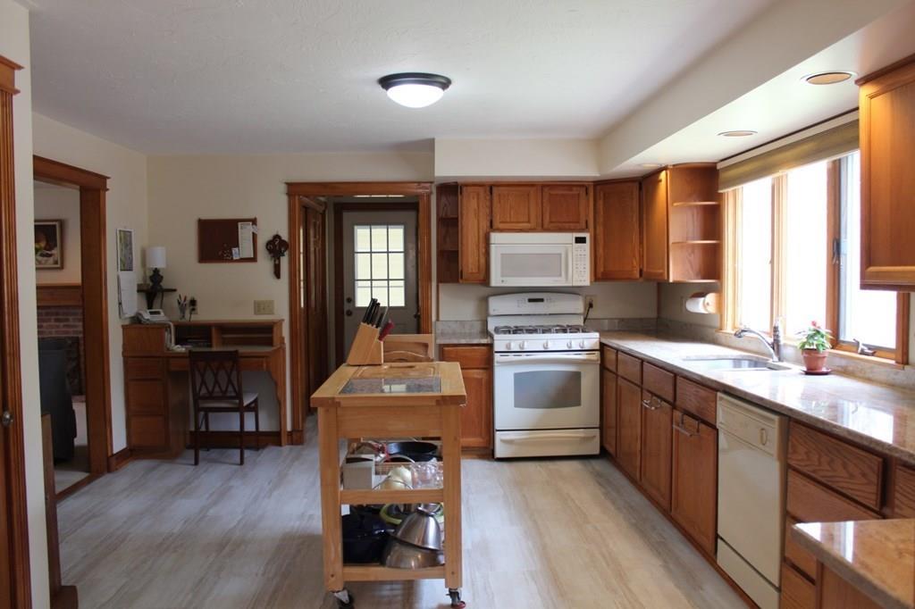 379 Fowler Road Northbridge, MA 01534 - Photo 3 of 33