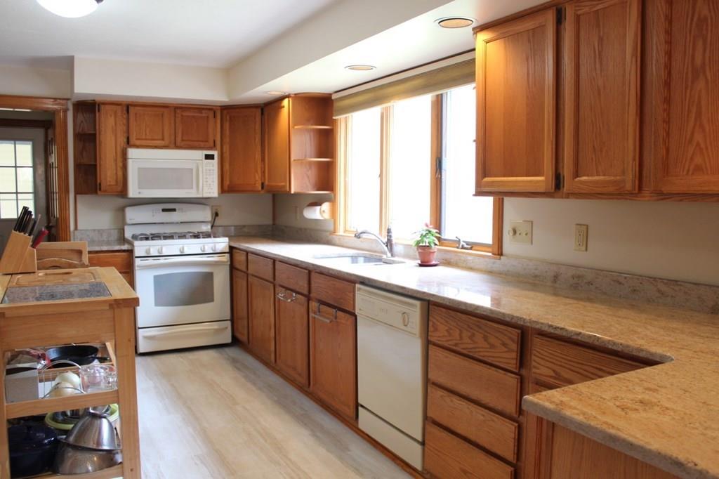 379 Fowler Road Northbridge, MA 01534 - Photo 5 of 33
