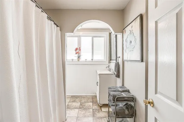 $1,275 | 402 Northwest 5th Street, Mineral Wells, TX 76067