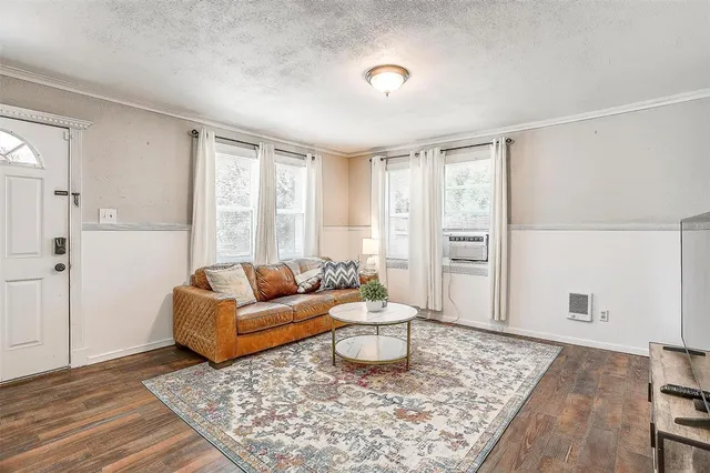 $1,275 | 402 Northwest 5th Street, Mineral Wells, TX 76067