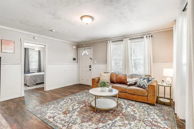 $1,275 | 402 Northwest 5th Street, Mineral Wells, TX 76067