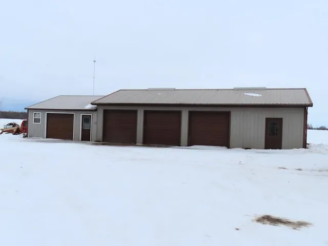 $179,900 | 18340 Highway 59, Thief River Falls, MN 56701