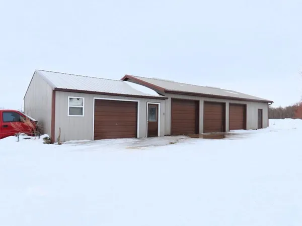 $179,900 | 18340 Highway 59, Thief River Falls, MN 56701
