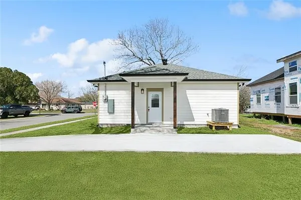 $255,000 | 2201 Venus Place, Violet, LA 70092