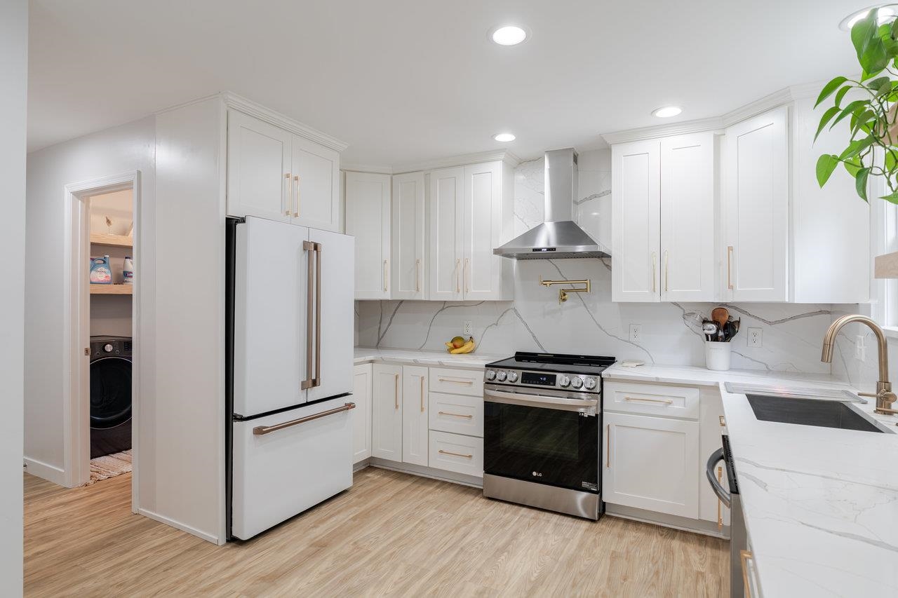 1271 King Edwards Way Harrisonburg, VA 22801 - Photo 22 of 75 a kitchen with a stove a refrigerator and a sink