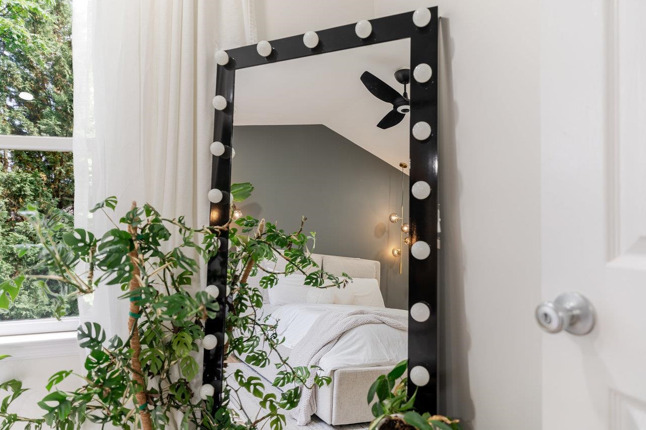 1271 King Edwards Way Harrisonburg, VA 22801 - Photo 40 of 75 an entryway with flower pot