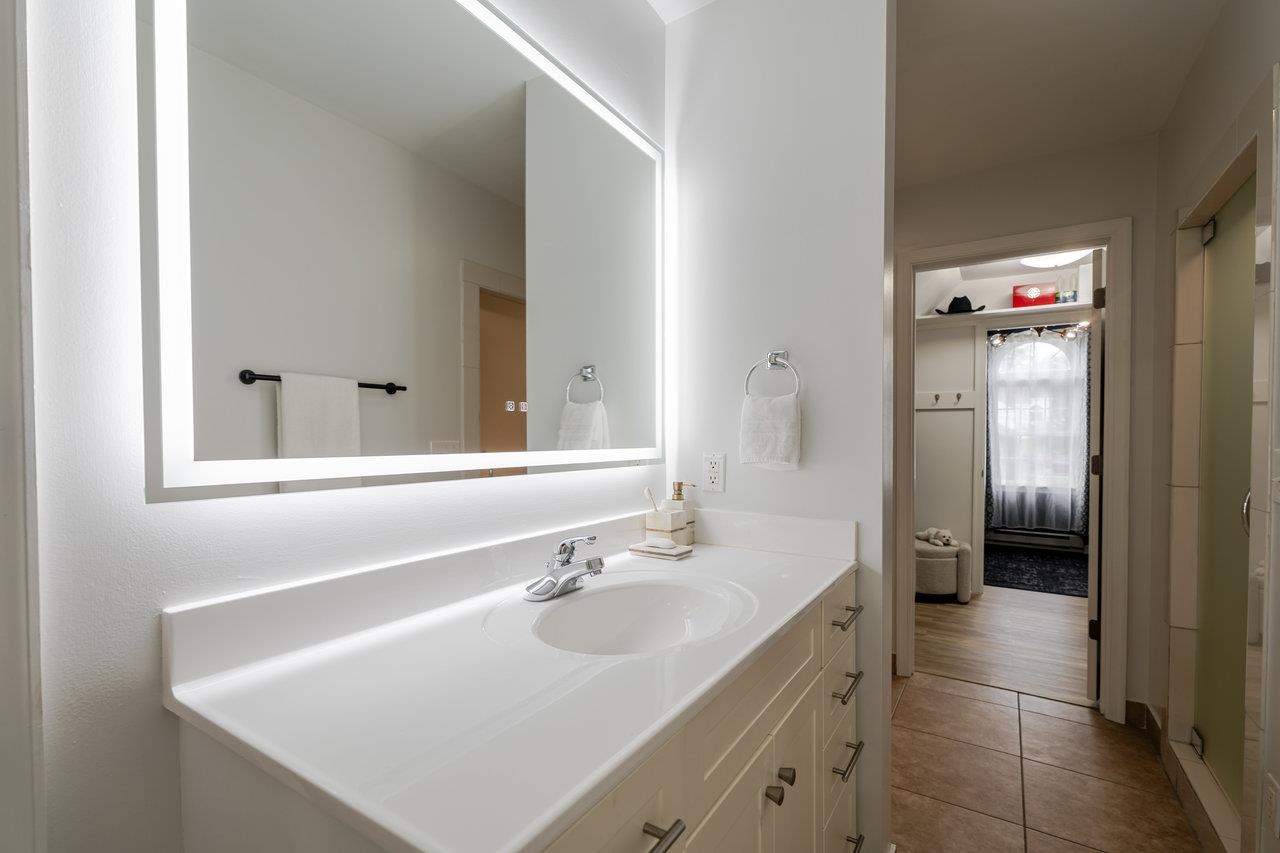1271 King Edwards Way Harrisonburg, VA 22801 - Photo 43 of 75 a bathroom with a sink and a mirror