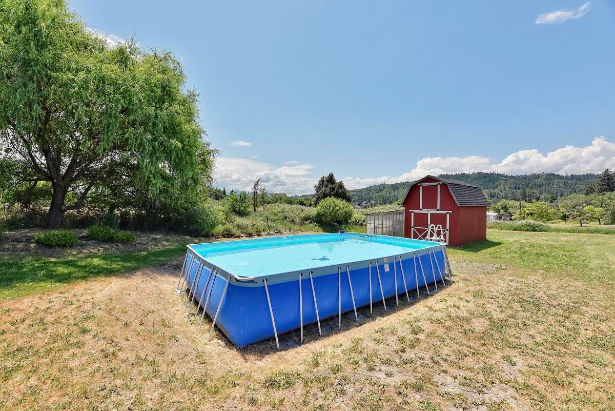 176 Granite Hill Road Grants Pass, OR 97526 - Photo 5 of 43 D328D141-C8AF-40EF-BE84-4C68EBBA385A