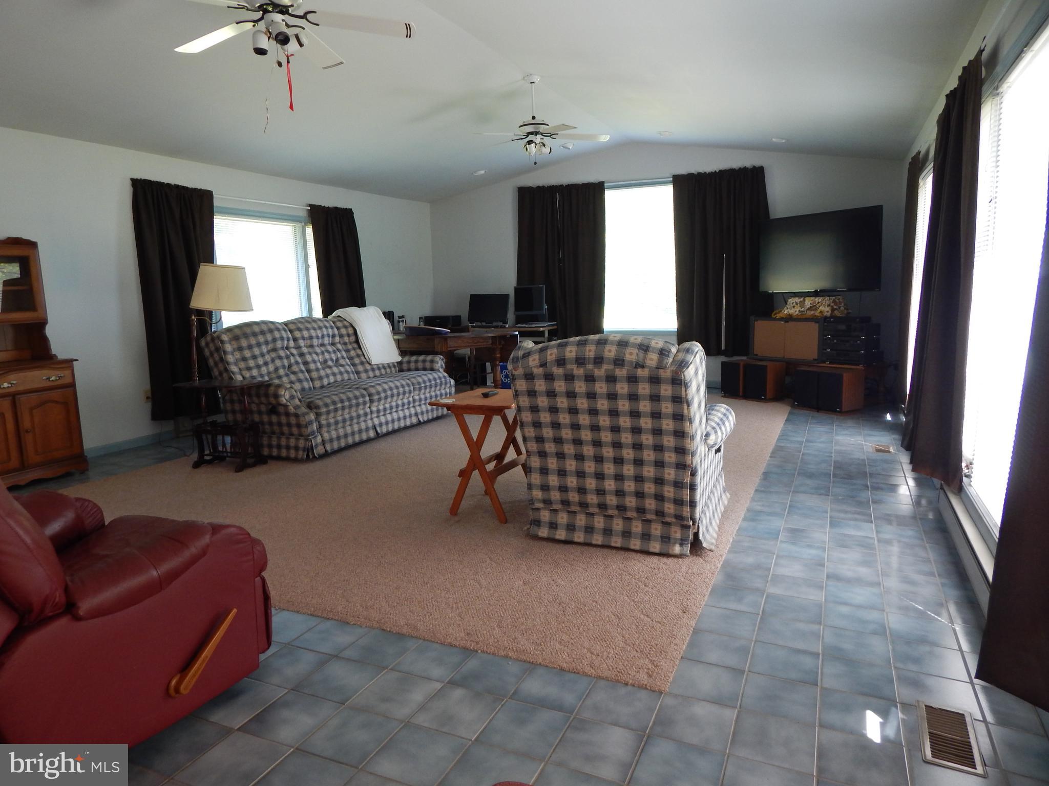 7701 Old Receiver Road Frederick, MD 21702 - Photo 12 of 41 Family Room