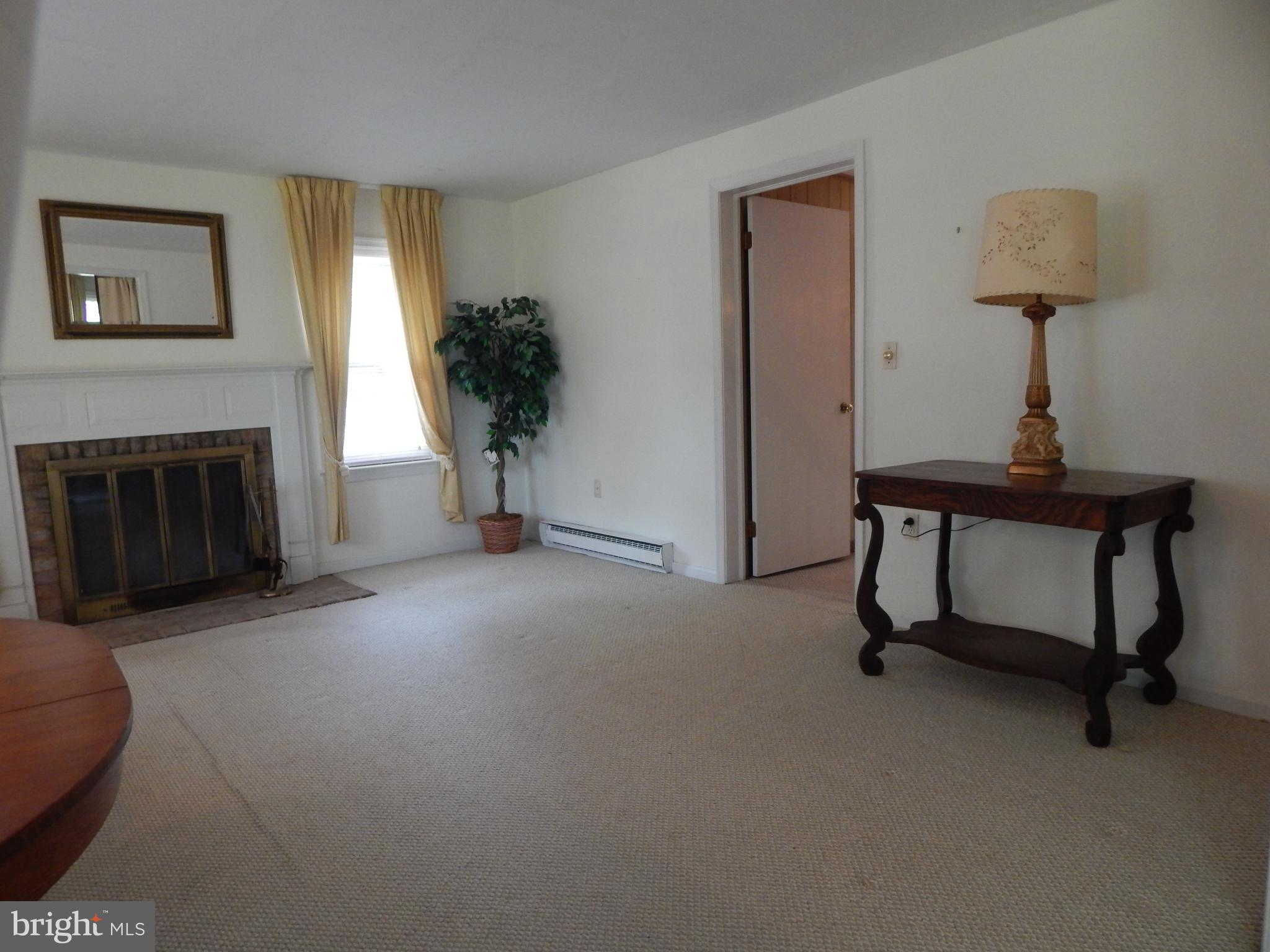 7701 Old Receiver Road Frederick, MD 21702 - Photo 17 of 41 Living Room