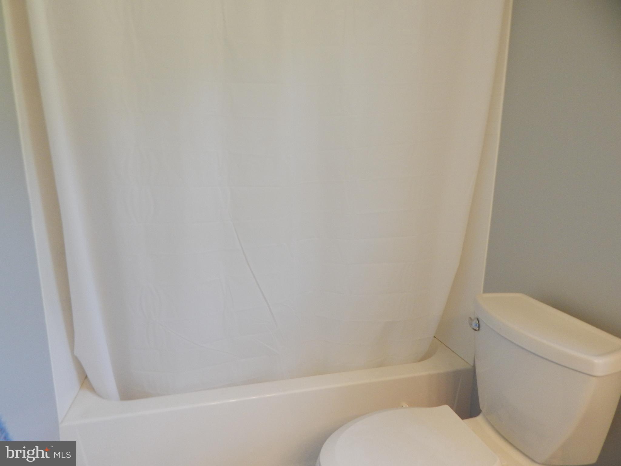 7701 Old Receiver Road Frederick, MD 21702 - Photo 33 of 41 Upstairs Hall Bath
