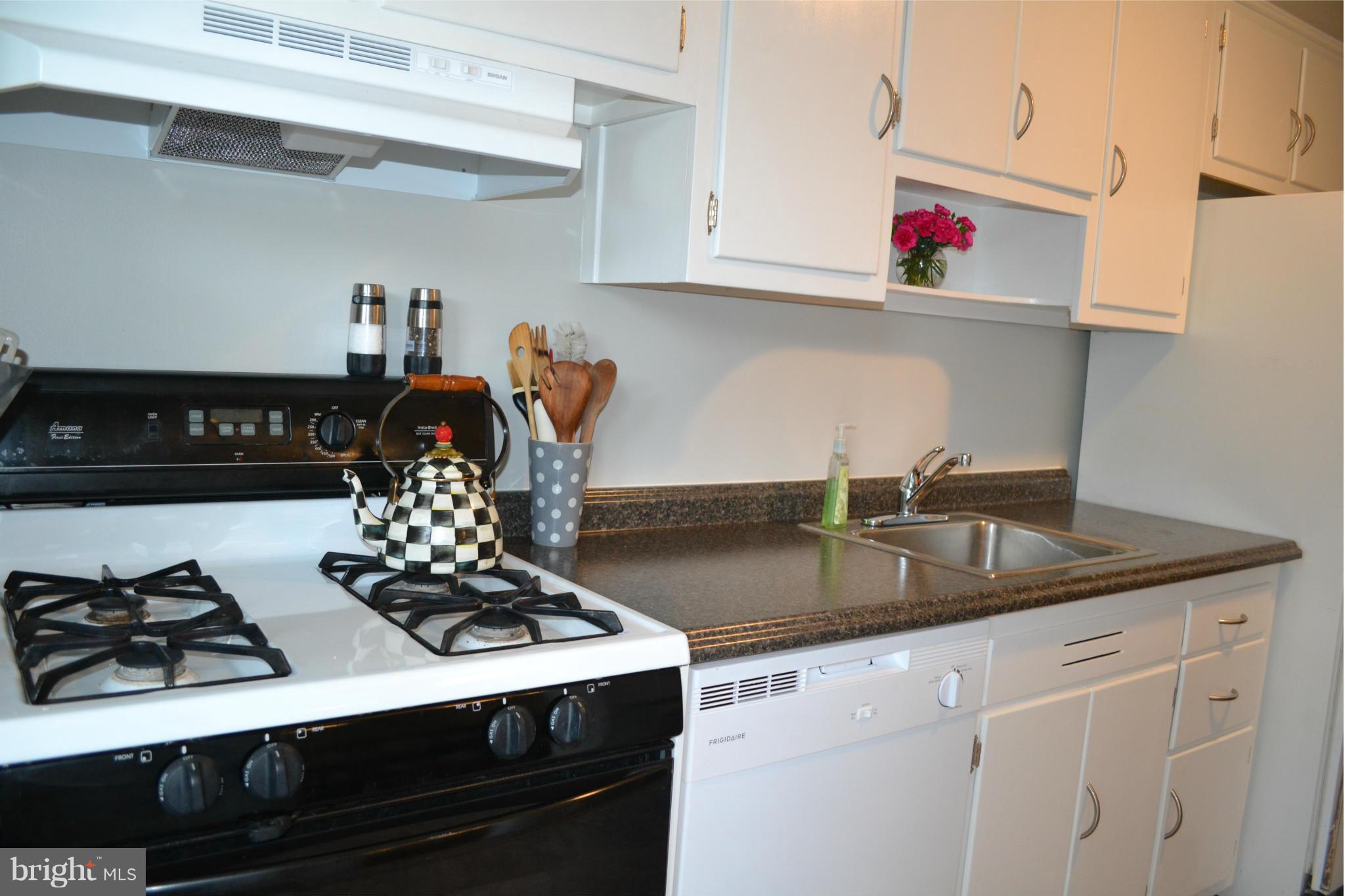 204 Overbrook Road Baltimore, MD 21212 - Photo 13 of 28 Kitchen