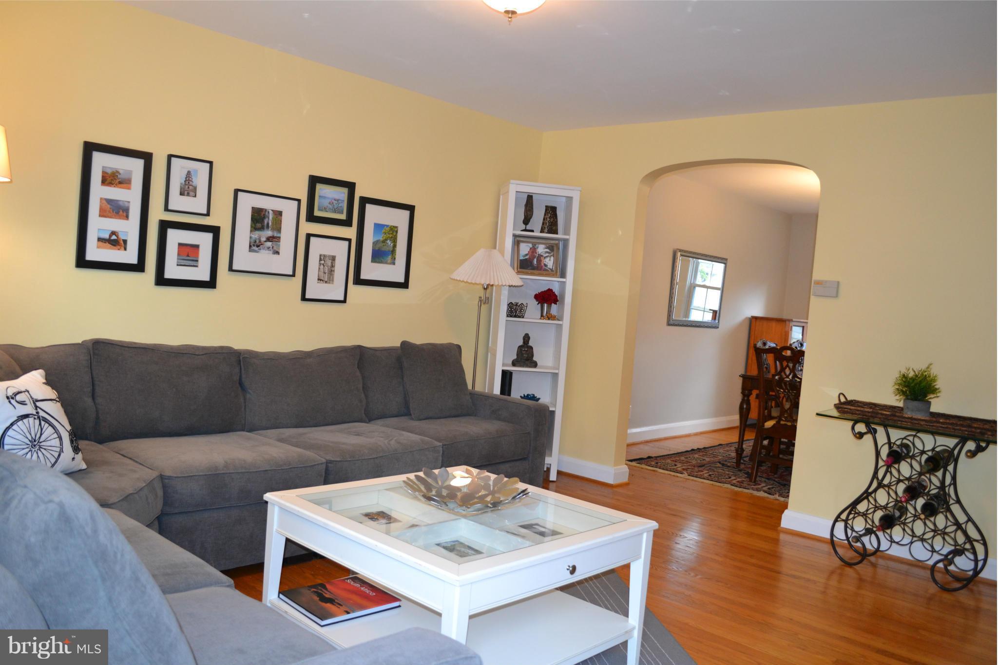 204 Overbrook Road Baltimore, MD 21212 - Photo 8 of 28 Living Room