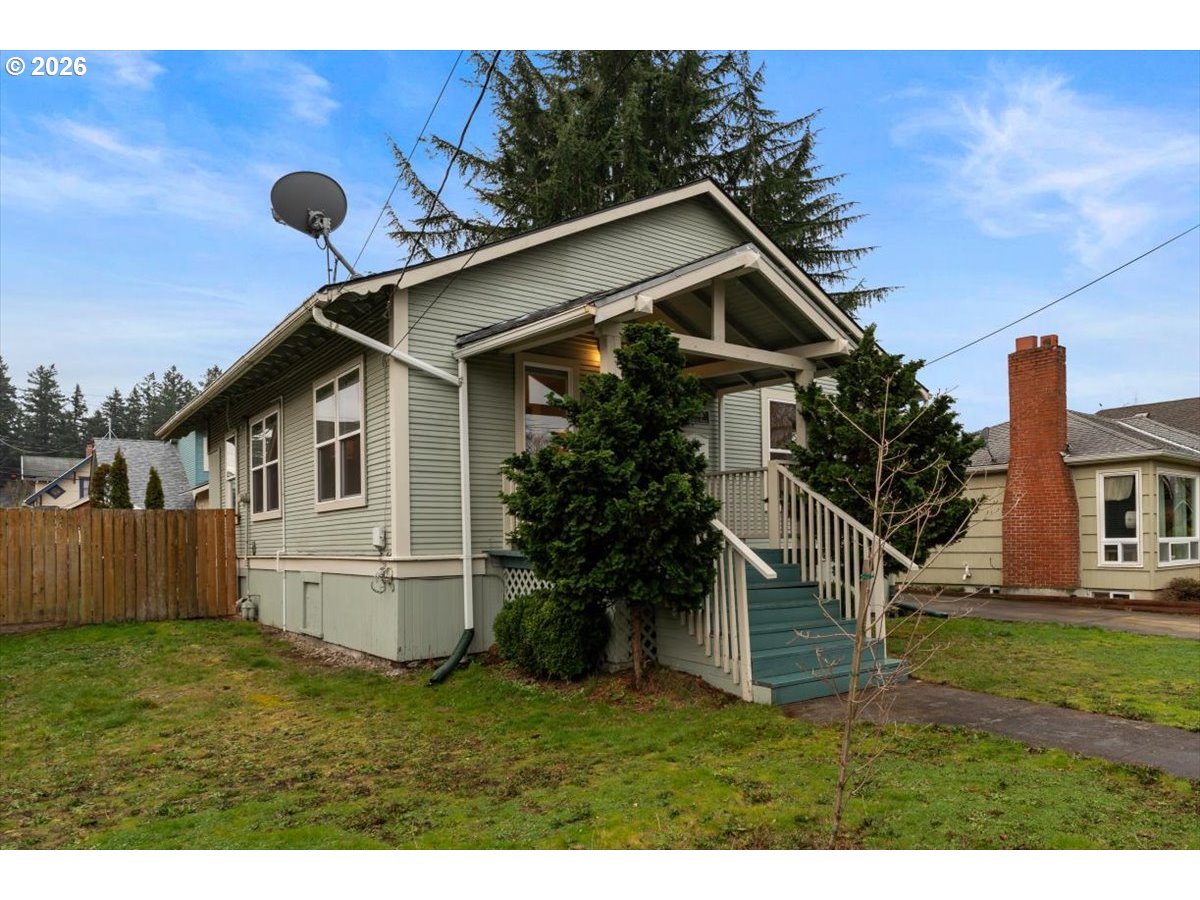 7336 Southeast Steele Street Portland, OR 97206 - Photo 3 of 44