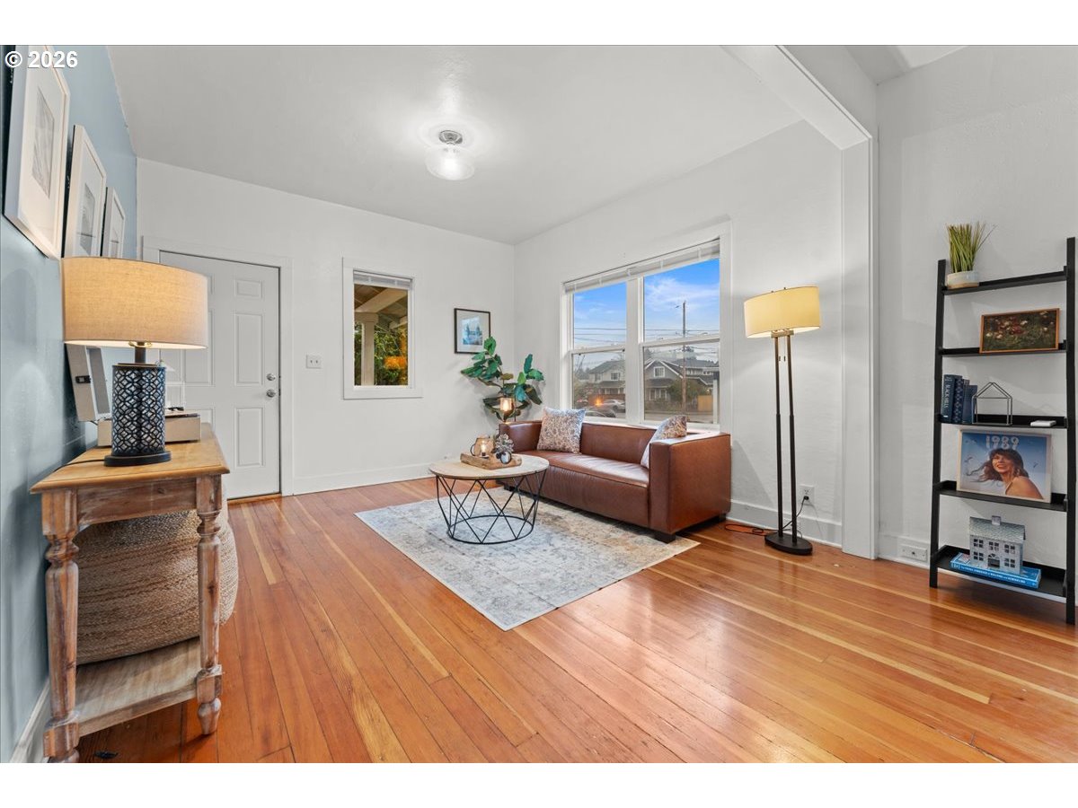 7336 Southeast Steele Street Portland, OR 97206 - Photo 5 of 44