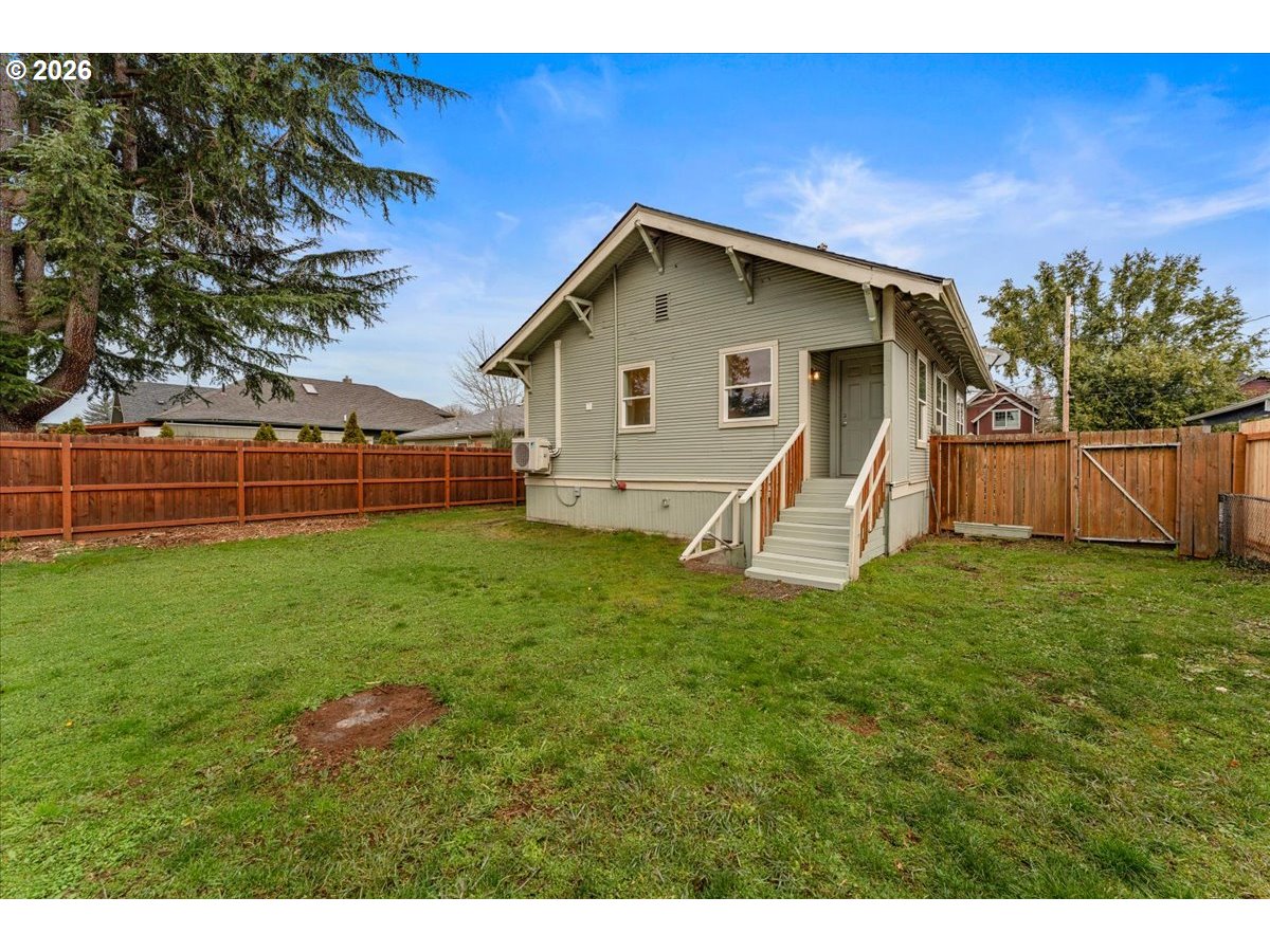 7336 Southeast Steele Street Portland, OR 97206 - Photo 8 of 44