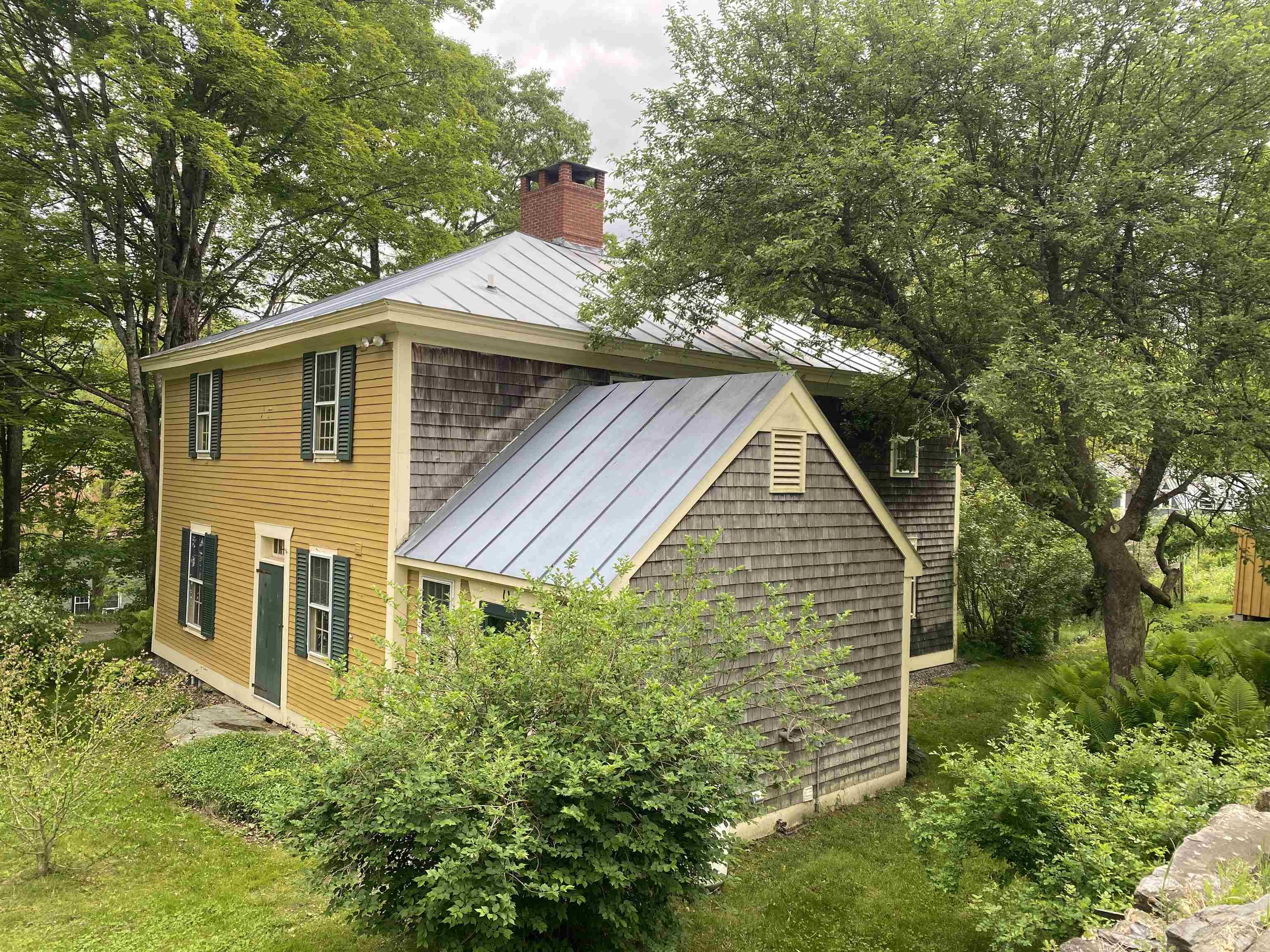 75 Lyon Road Royalton, VT 05068 - Photo 3 of 37