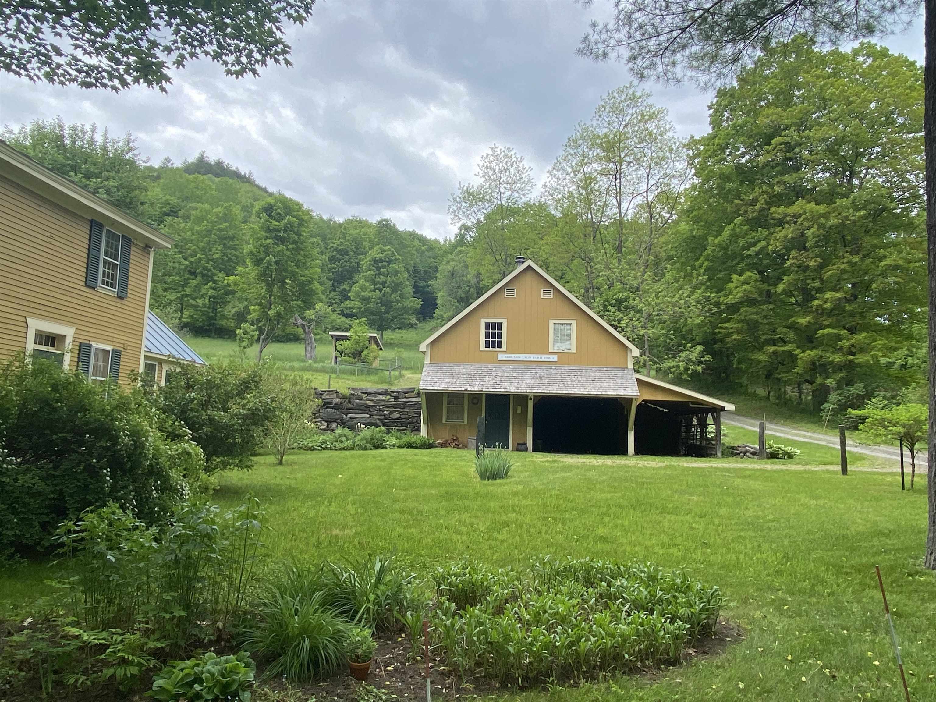 75 Lyon Road Royalton, VT 05068 - Photo 4 of 37