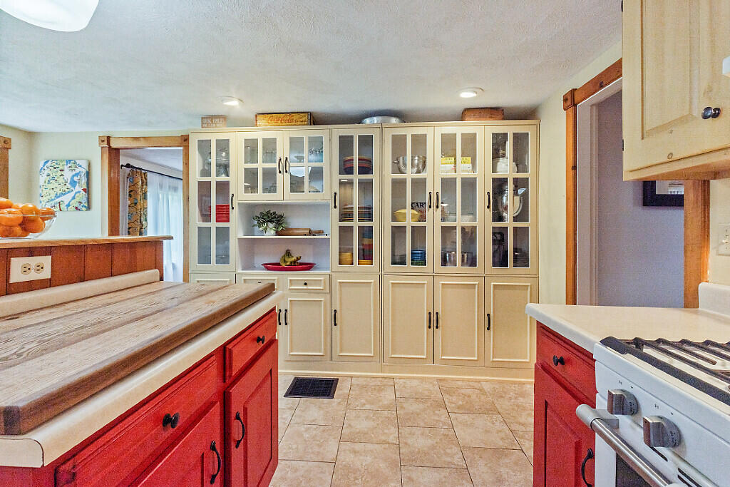 286 Canaan Road Clinton, ME 04927 - Photo 9 of 53 36_BP5A0106_DxO_mls