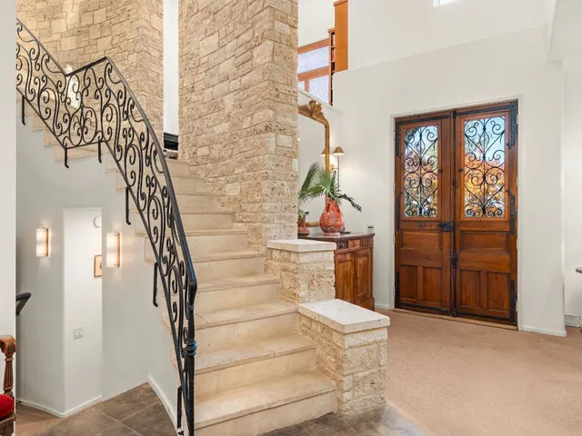 a view of entryway with a front door