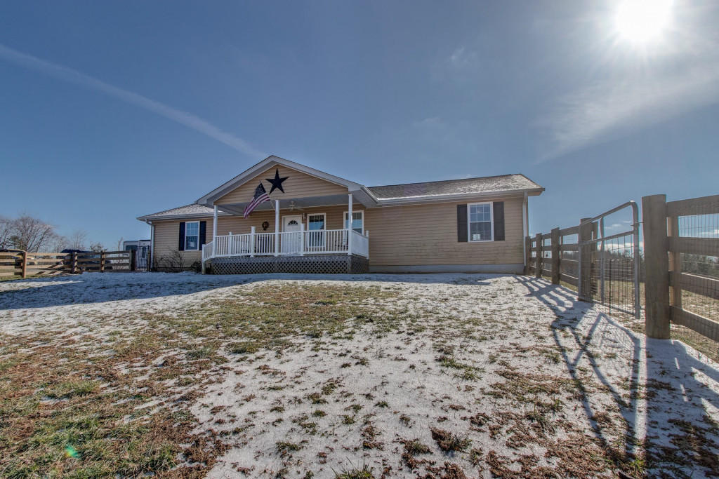 1031 Loyds Store Road Vinton, VA 24179 - Photo 2 of 37 Front