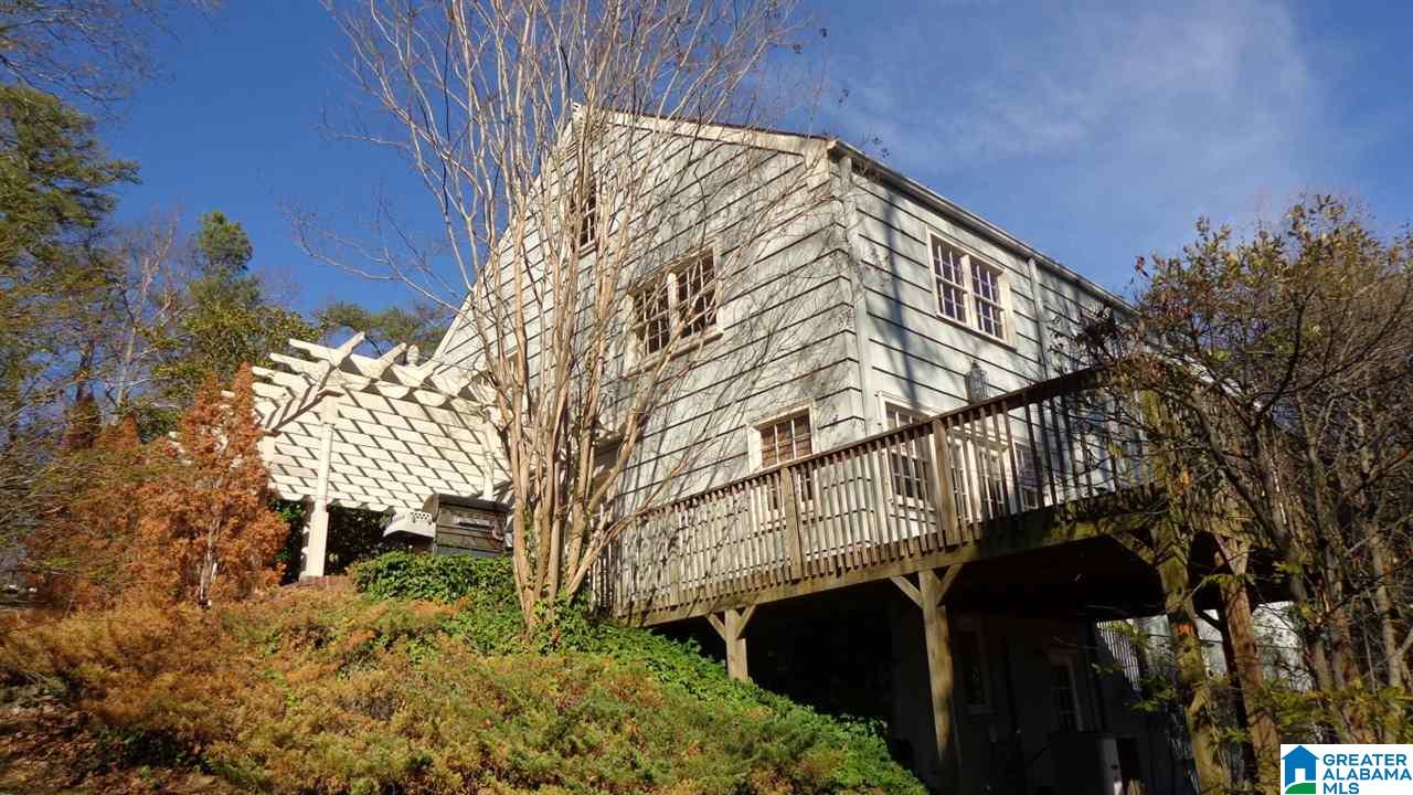 3137 Woodridge Road North Birmingham, AL 35223 - Photo 8 of 38