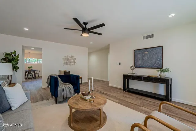 $359,900 | 4946 East Lake Point Circle, Phoenix, AZ 85044