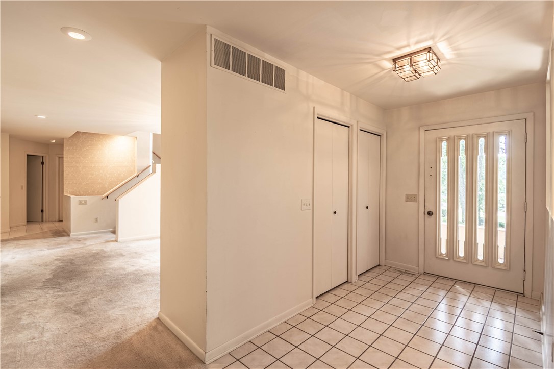 236 Silver Drive Decatur, IL 62521 - Photo 2 of 31 Gallery Image 2