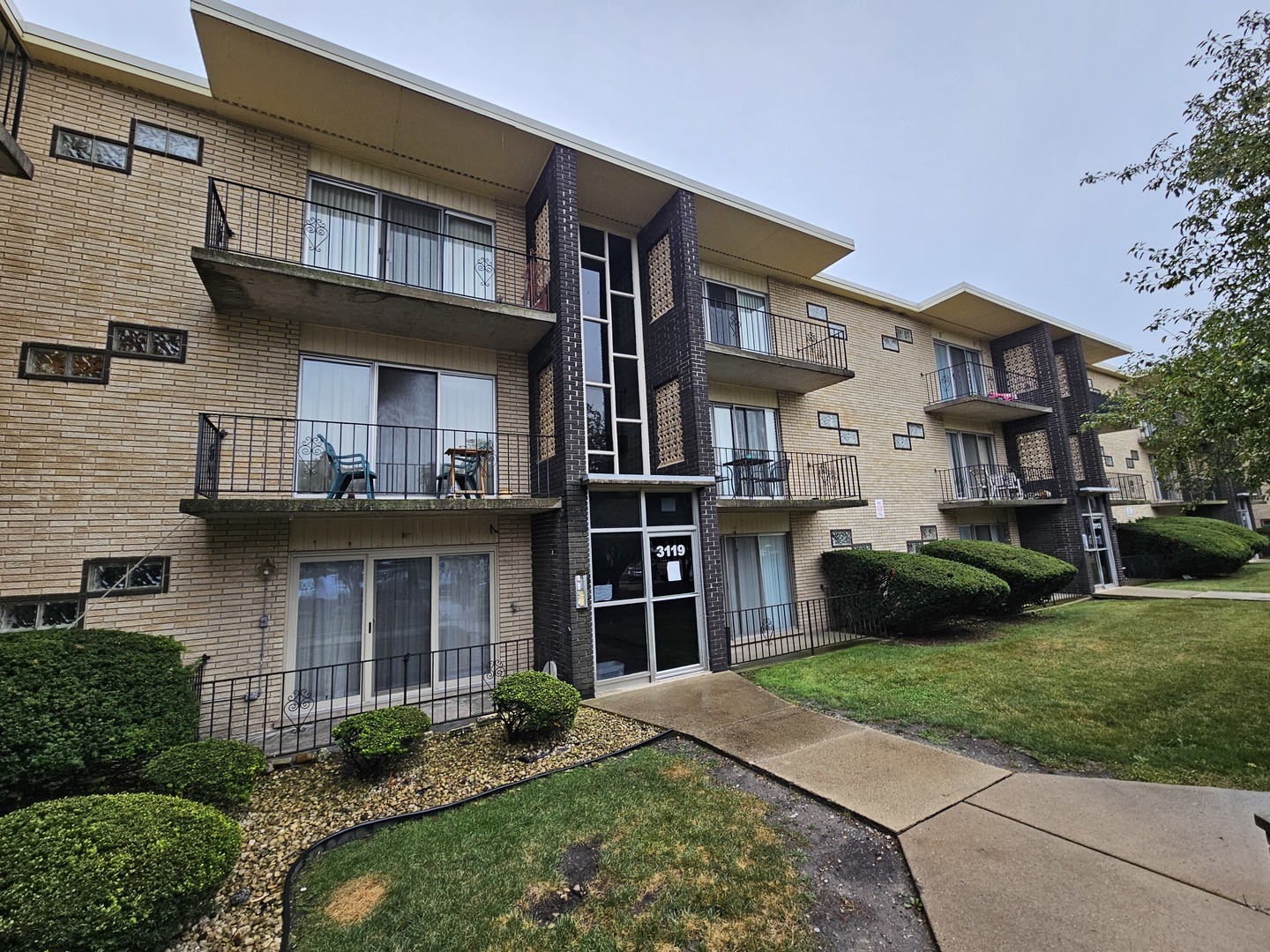 3119 Bernice Road, Unit 6 Lansing, IL 60438 - Photo 1 of 10 Gallery Image 1