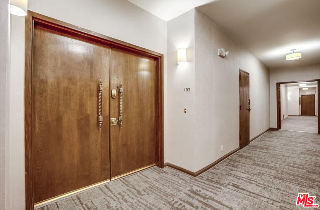 1124 North Kings Road, Unit 102 West Hollywood, CA 90069 - Photo 20 of 26 a view of elevator