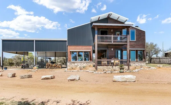 $1,850,000 | 100 Five Star Trail, Fredericksburg, TX 78624