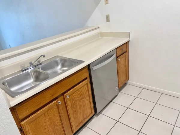 $1,275 | 2121 El Paseo Street, Unit 1604, Houston, TX 77054