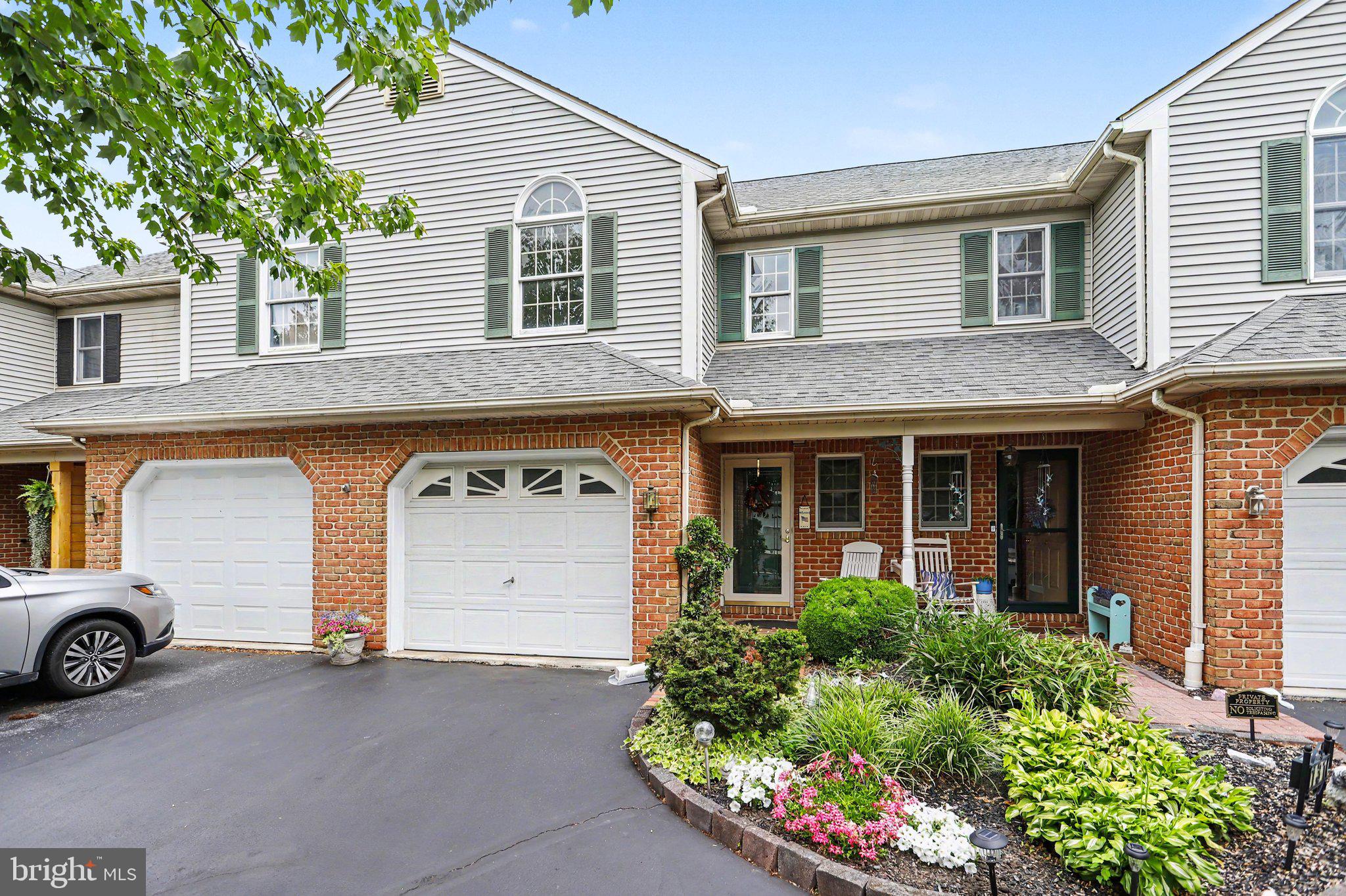 129 Pepperton Court Lititz, PA 17543 - Photo 2 of 32