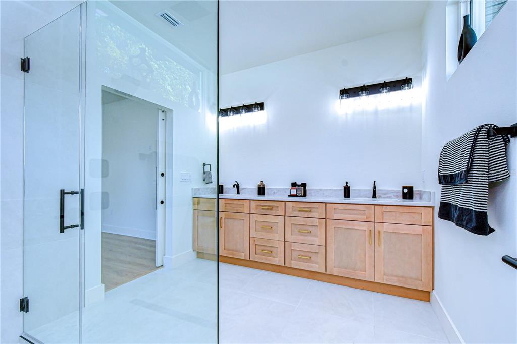 3213 West Aileen Street Tampa, FL 33607 - Photo 17 of 31 a kitchen with stainless steel appliances a sink and cabinets