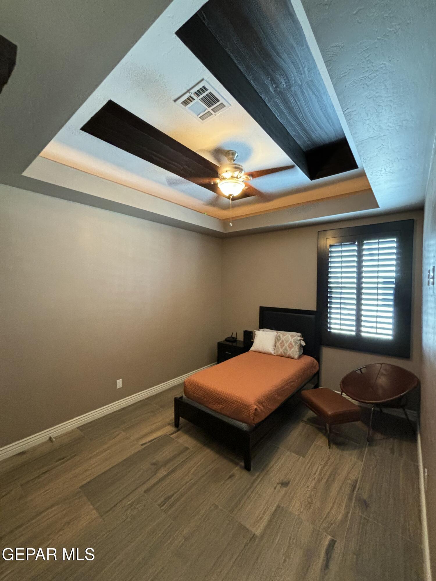 317 Rio Del Rancho Court El Paso, TX 79932 - Photo 9 of 25 a room with two bed and a window