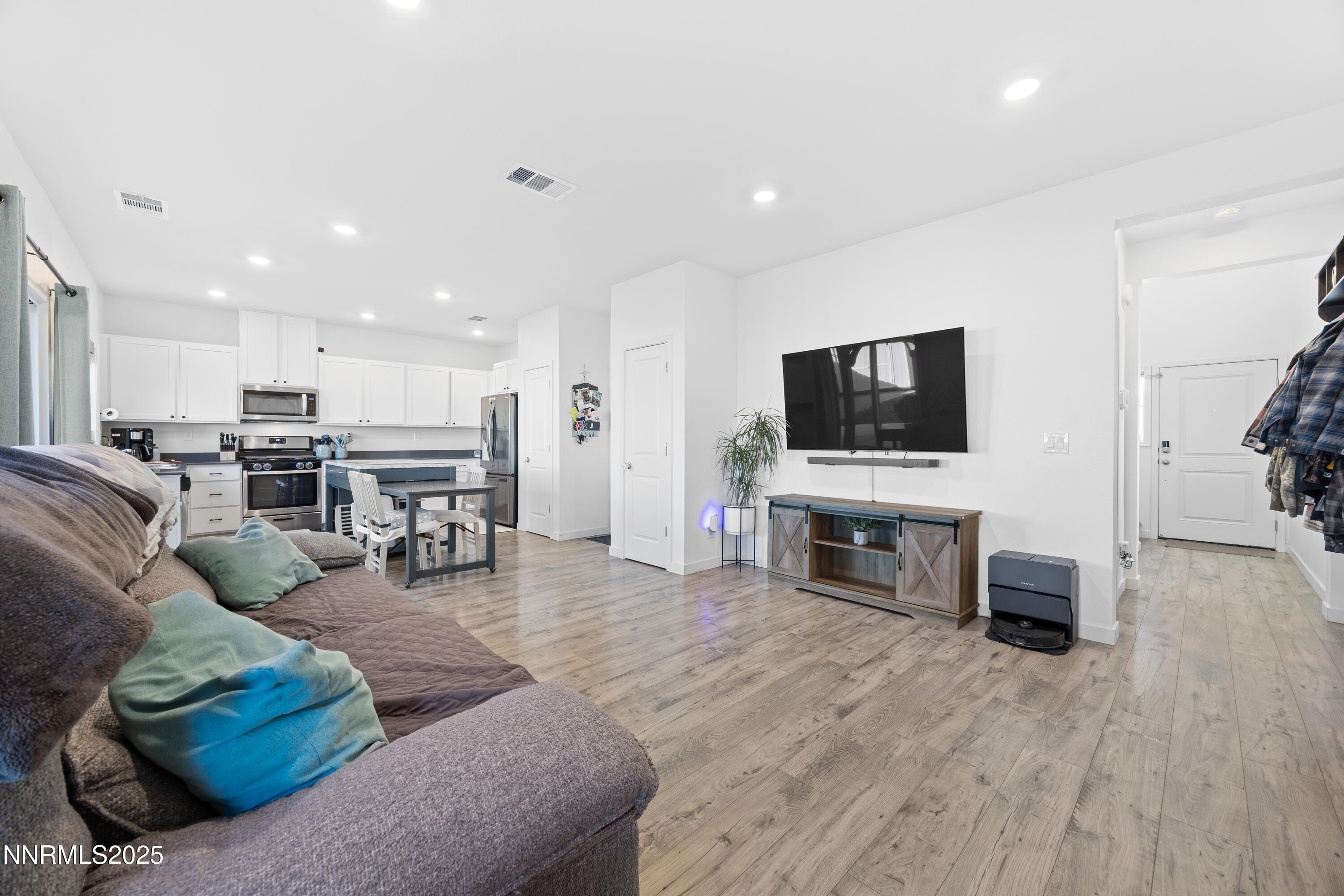 1383 Old Barn Road Sparks, NV 89436 - Photo 21 of 44 a living room with furniture and a flat screen tv