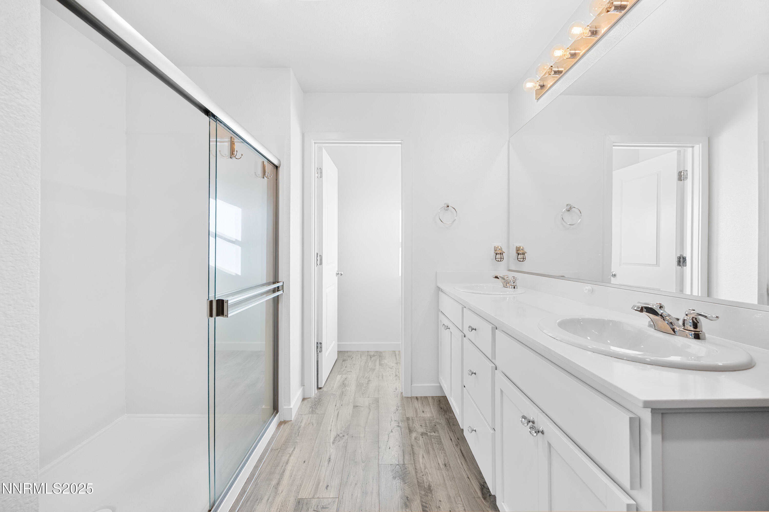 1383 Old Barn Road Sparks, NV 89436 - Photo 31 of 44 a spacious bathroom with a double vanity sink and a mirror
