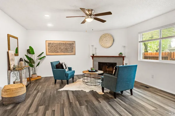 $430,000 | 724 Agnew Place, Santa Rosa, CA 95401