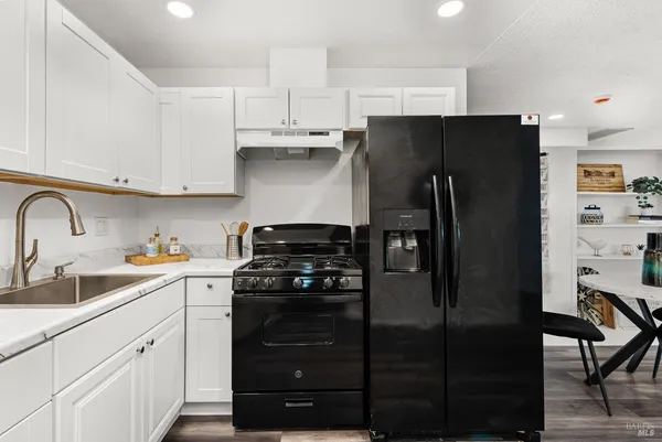 $430,000 | 724 Agnew Place, Santa Rosa, CA 95401