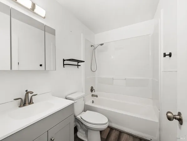 $430,000 | 724 Agnew Place, Santa Rosa, CA 95401