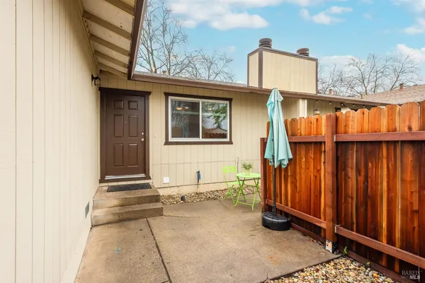 $430,000 | 724 Agnew Place, Santa Rosa, CA 95401