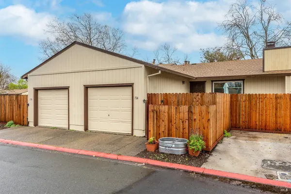 $430,000 | 724 Agnew Place, Santa Rosa, CA 95401