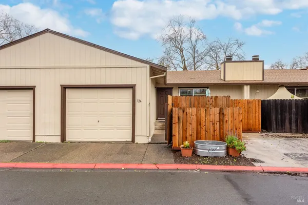 $430,000 | 724 Agnew Place, Santa Rosa, CA 95401
