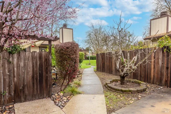 $430,000 | 724 Agnew Place, Santa Rosa, CA 95401