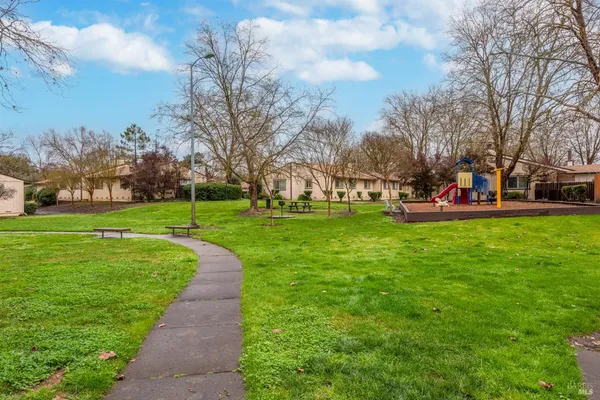 $430,000 | 724 Agnew Place, Santa Rosa, CA 95401