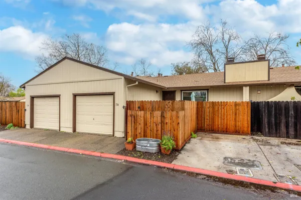 $430,000 | 724 Agnew Place, Santa Rosa, CA 95401